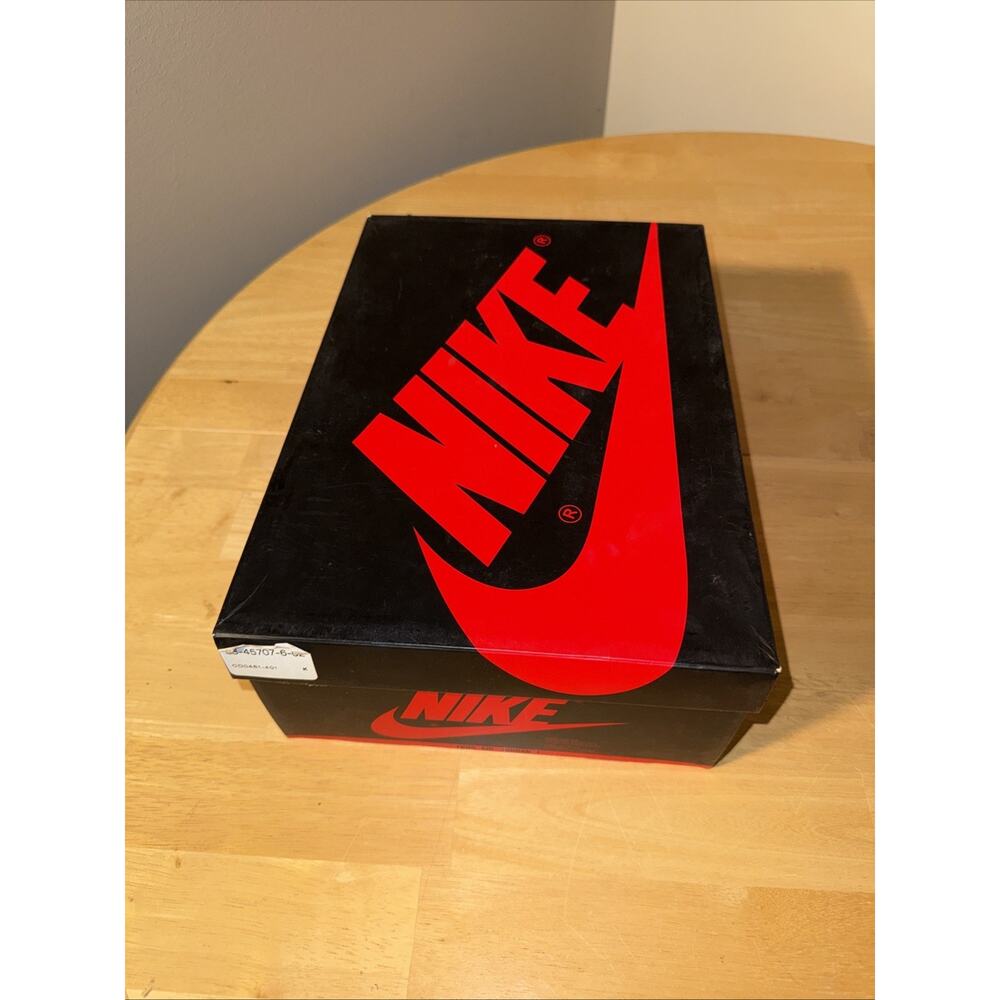 Size 9.5 Men Jordan 1 Retro High OG Court Purple 2.0 2020 With Box 555088-500 - Picture 10 of 11